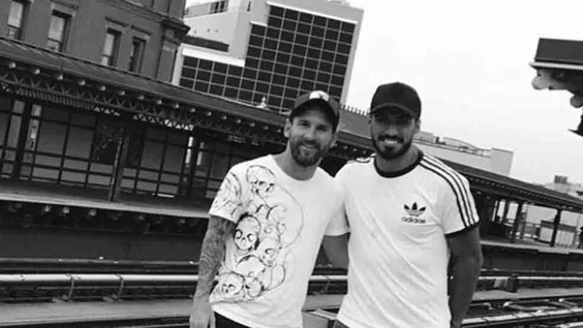Luis Suárez felicitó a Leo Messi