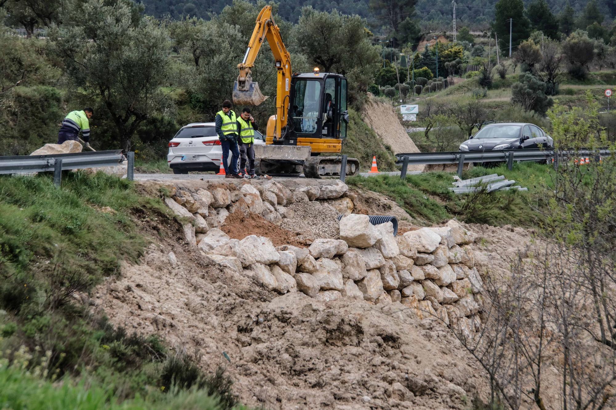 Alcoy retoma los cortes en la carretera del Rebolcat para completar la reparación de daños por las lluvias