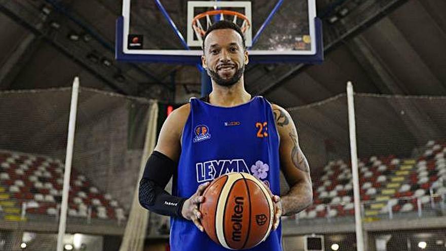 Jeff Xavier, ayer en el Palacio de los Deportes de Riazor después de terminar el entrenamiento del Leyma Coruña.