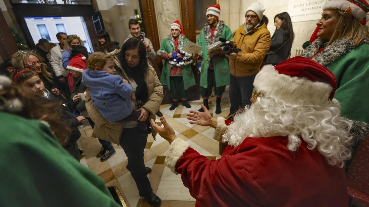 Papá Noel durante la recepción celebrada el miércoles en el Ayuntamiento.