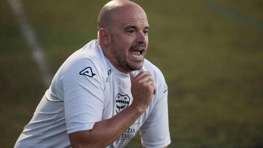 Iván González, entrenador del Bande. // Brais Lorenzo