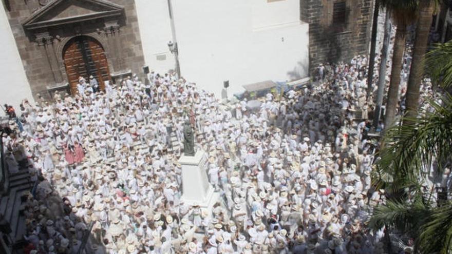 Los Indianos es el acto principal del Carnaval en La Palma, donde miles de residentes se unen a otros tantos visitantes para disfrutar de la fiesta.