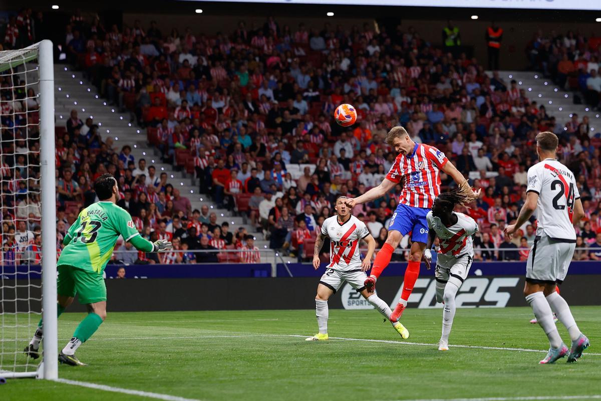 Alexander Sorloth of Atletico de Madrid in action during the Spanish League, LaLiga EA Sports, football match played between Atletico de Madrid and Rayo Vallecano at Riyadh Air Metropolitano stadium on April 24, 2025, in Madrid, Spain. AFP7 24/04/2025 ONLY FOR USE IN SPAIN. Dennis Agyeman / AFP7 / Europa Press;2025;SPAIN;SPORT;ZSPORT;SOCCER;ZSOCCER;Atletico de Madrid v Rayo Vallecano - LaLiga EA Sports;