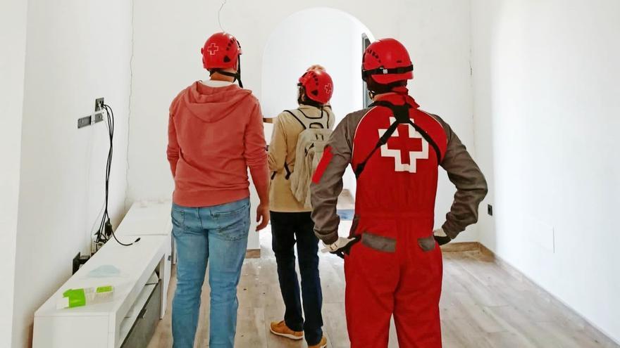 Cruz Roja pone en marcha un proyecto para rehabilitar las viviendas afectadas por el volcán de La Palma