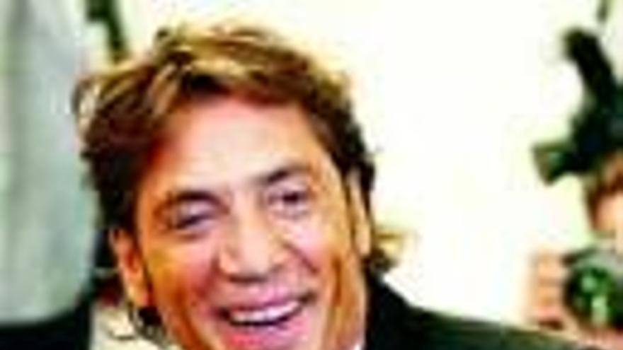 Javier Bardem dedica el premio de cinematografía a sus compañeros