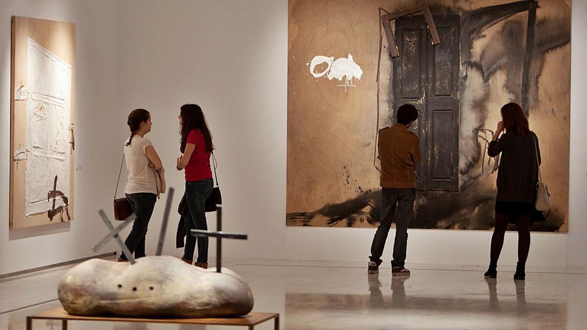 Imagen de la exposición dedicada a Tàpies, producción del MACA en 2012. | JOSE NAVARRO