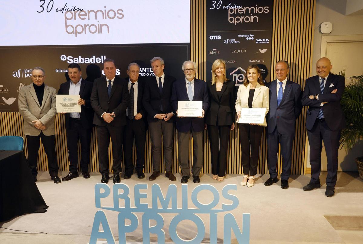 Alfonso Rueda, junto a todos los galardonados en los premios Aproin