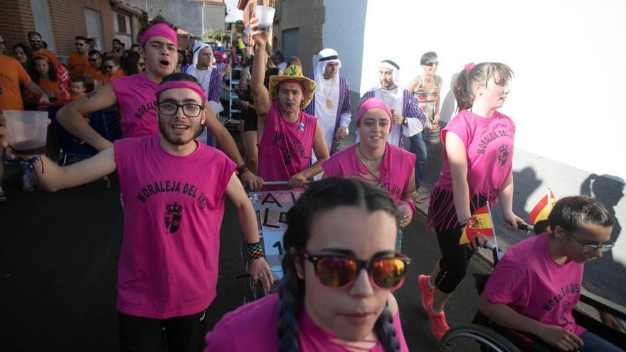 Desfile de peñas del pasado año.