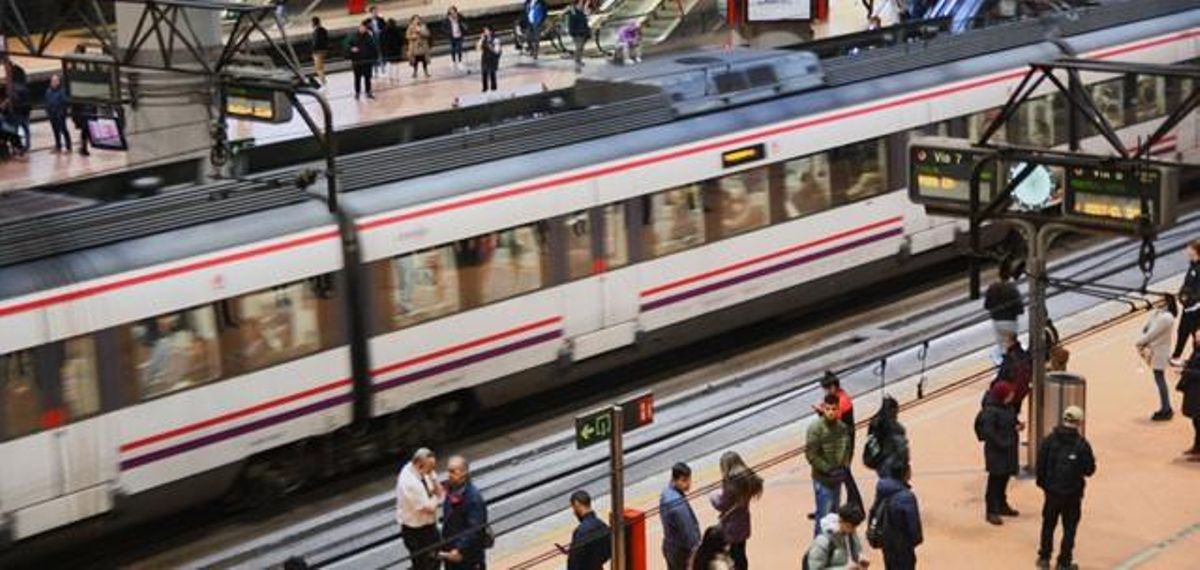Tren de cercanías en la estación de Atocha.