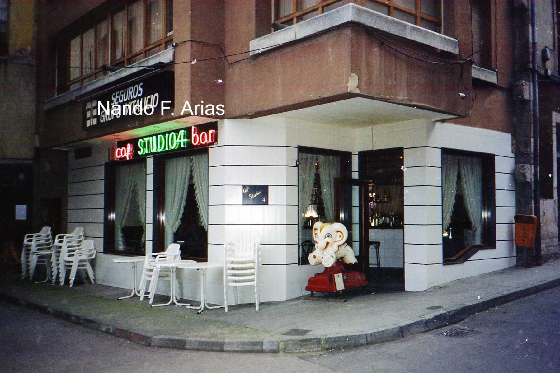 En imágenes, los locales míticos de finales de siglo en Grado