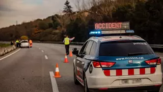 Un xoc frontal entre dos turismes, sense ferits, talla la BV-3008, a Fonollosa