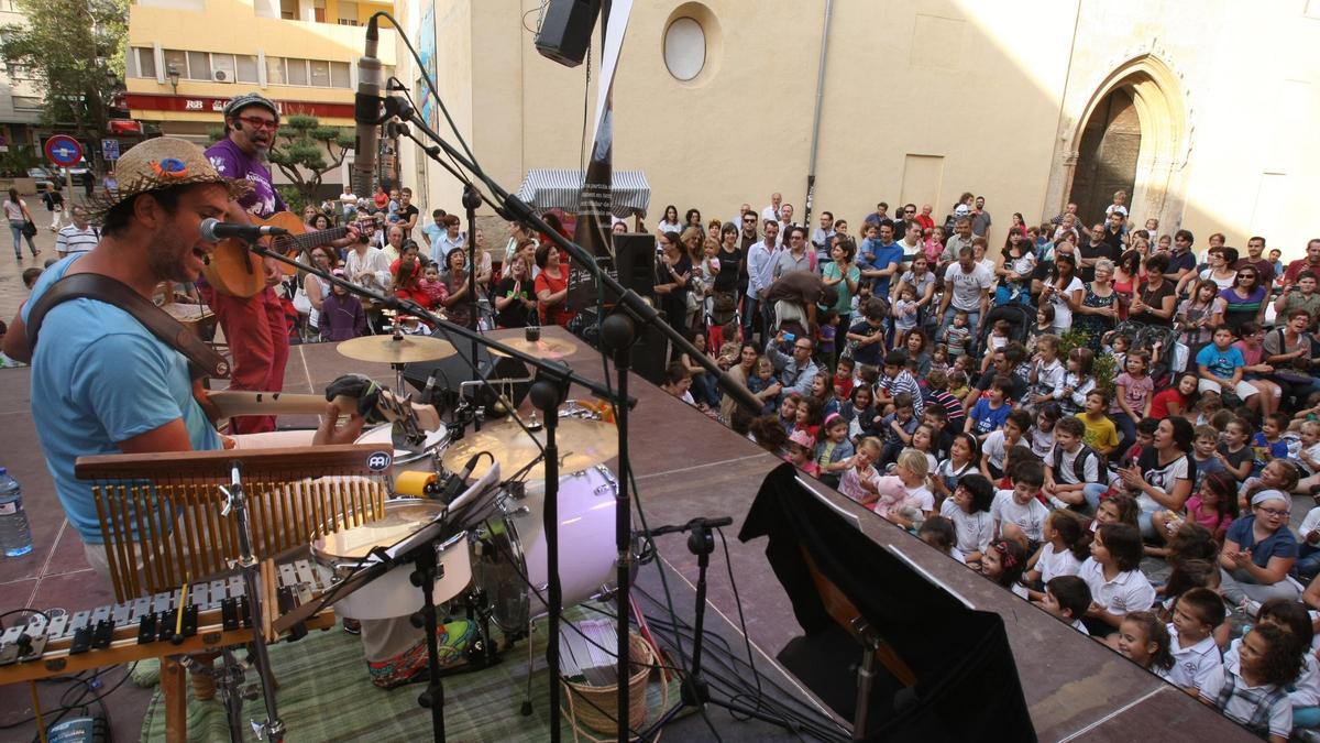 Arriba, una actuación de Dani Miquel en Xàtiva.
