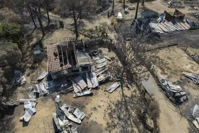 Imatges de les Gavarres després de l'incendi