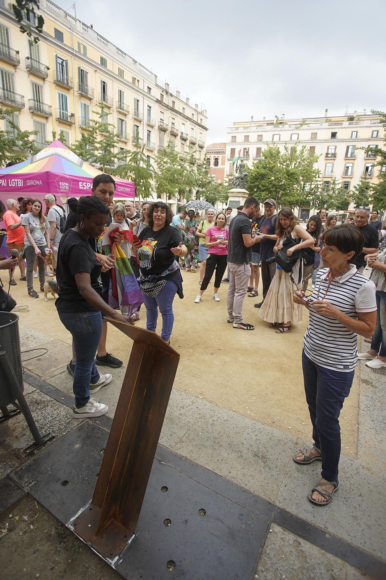 Les imatges de la restitució de la placa de Girona dels 50 anys de la revolta Stonewall