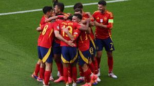 España celebra uno de los goles contra Croacia.