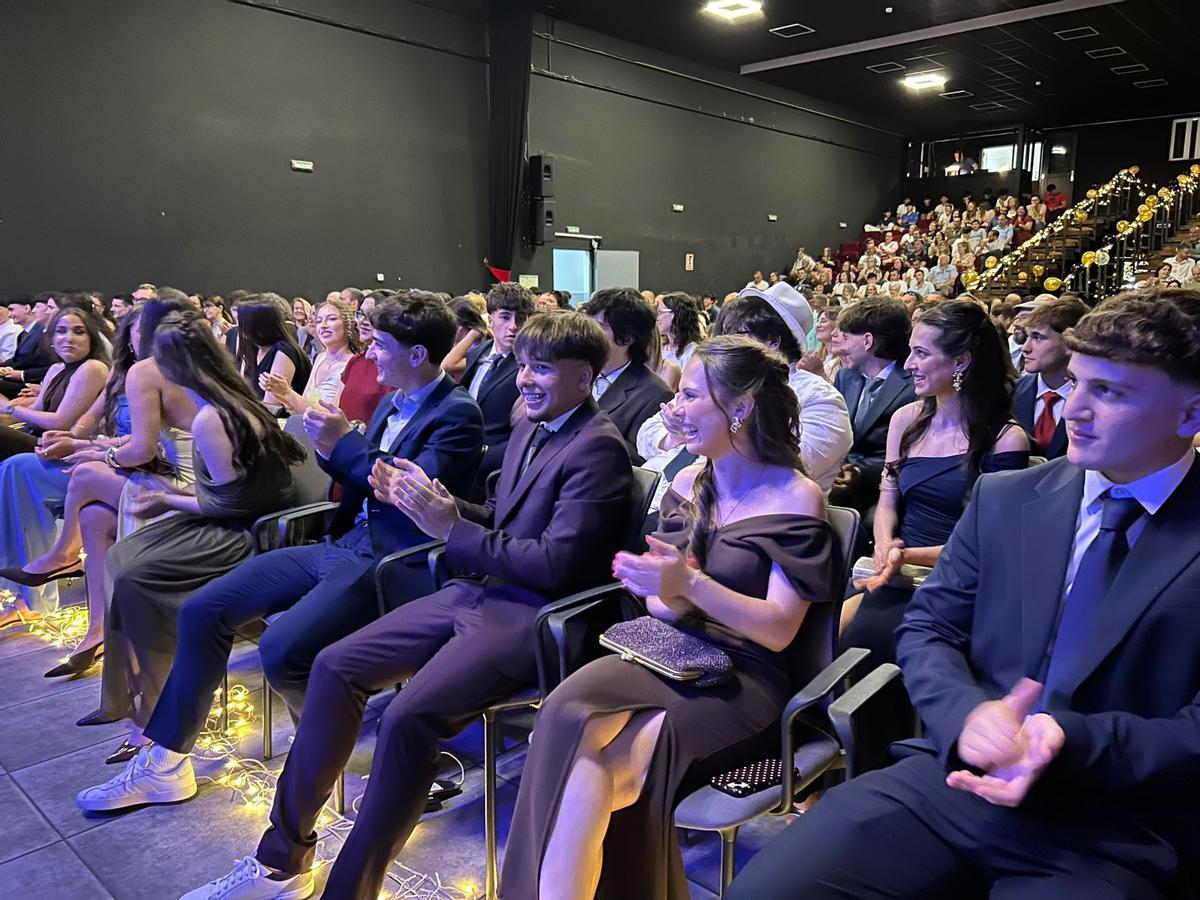 EN IMÁGENES: Así fue la despedida de los bachilleres del instituto Corvera