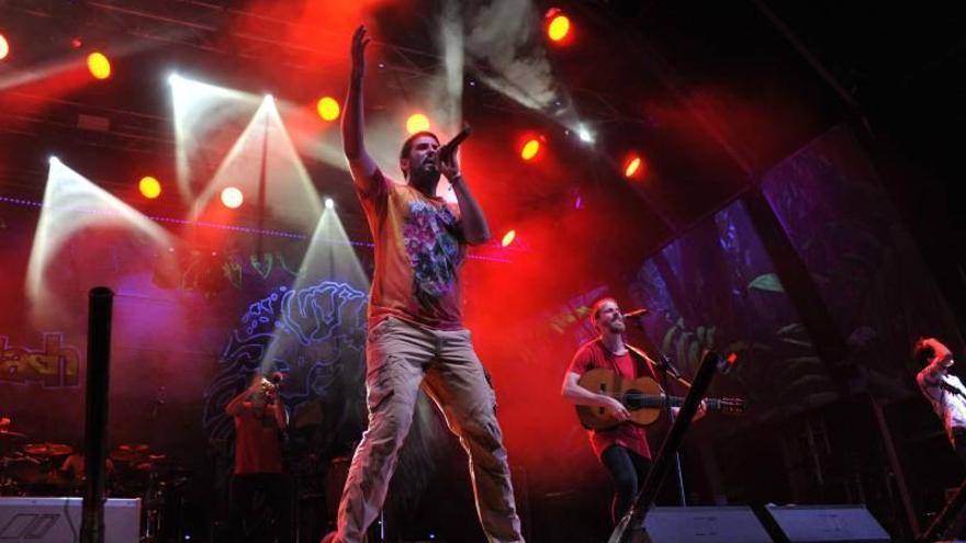 El Rototom despega con la rumba y el ská de La Pegatina