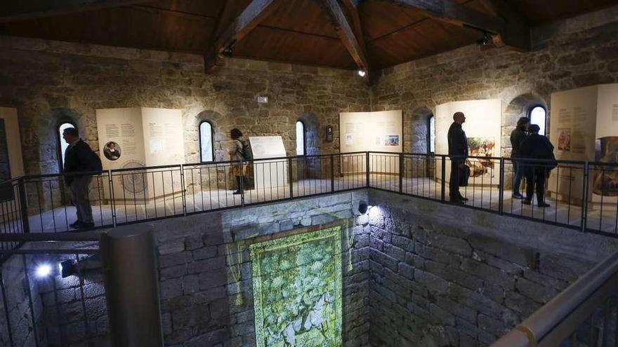 Público visitando las instalaciones del castillo una vez finalizada su musealización. // Ricardo Grobas