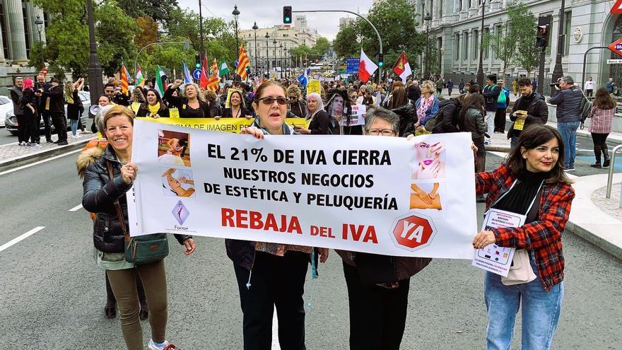 Peluqueros y esteticistas murcianos salen a la calle para &quot;irrumpir&quot; en campaña electoral