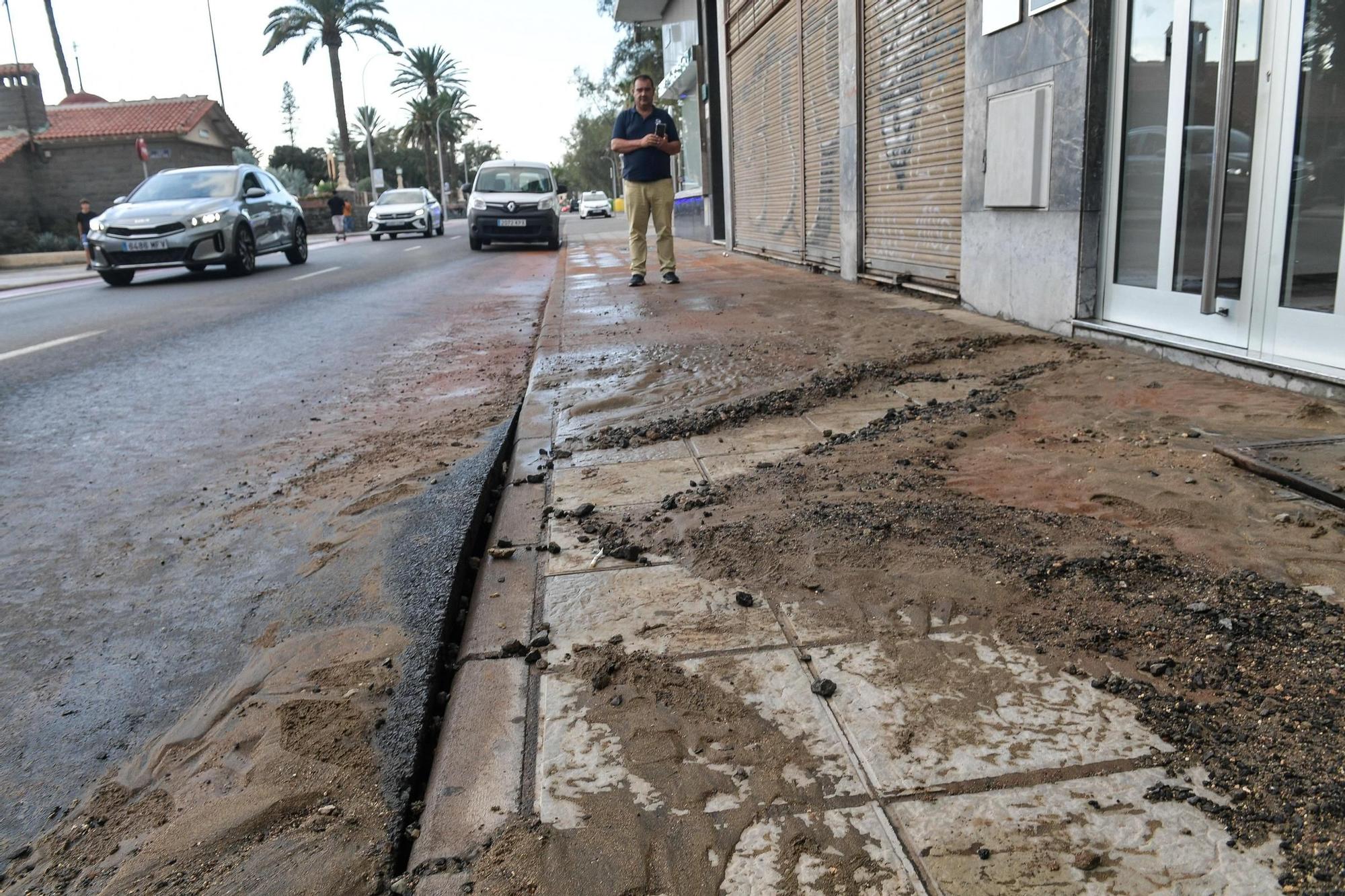 Rotura de tubería en la calle León y Castillo