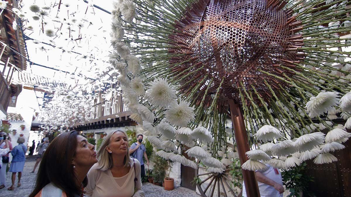 Uno de los montajes florales del Festival Flora 2021en la Posada del Potro.