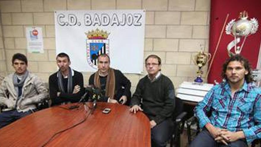 Técnicos y jugadores del CD Badajoz dejarán el club si no cobran el viernes