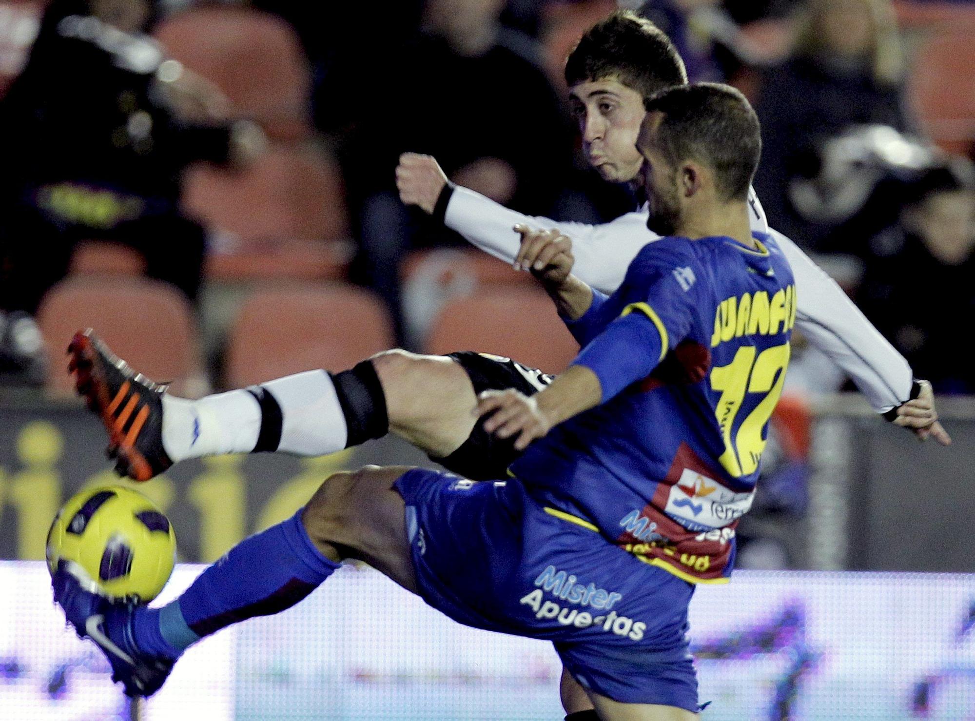 Album de fotos histórico del derbi entre el Valencia y el Levante