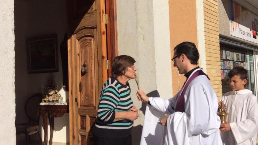 La bendición casa a casa de la «Salpassa» sigue viva en Pego