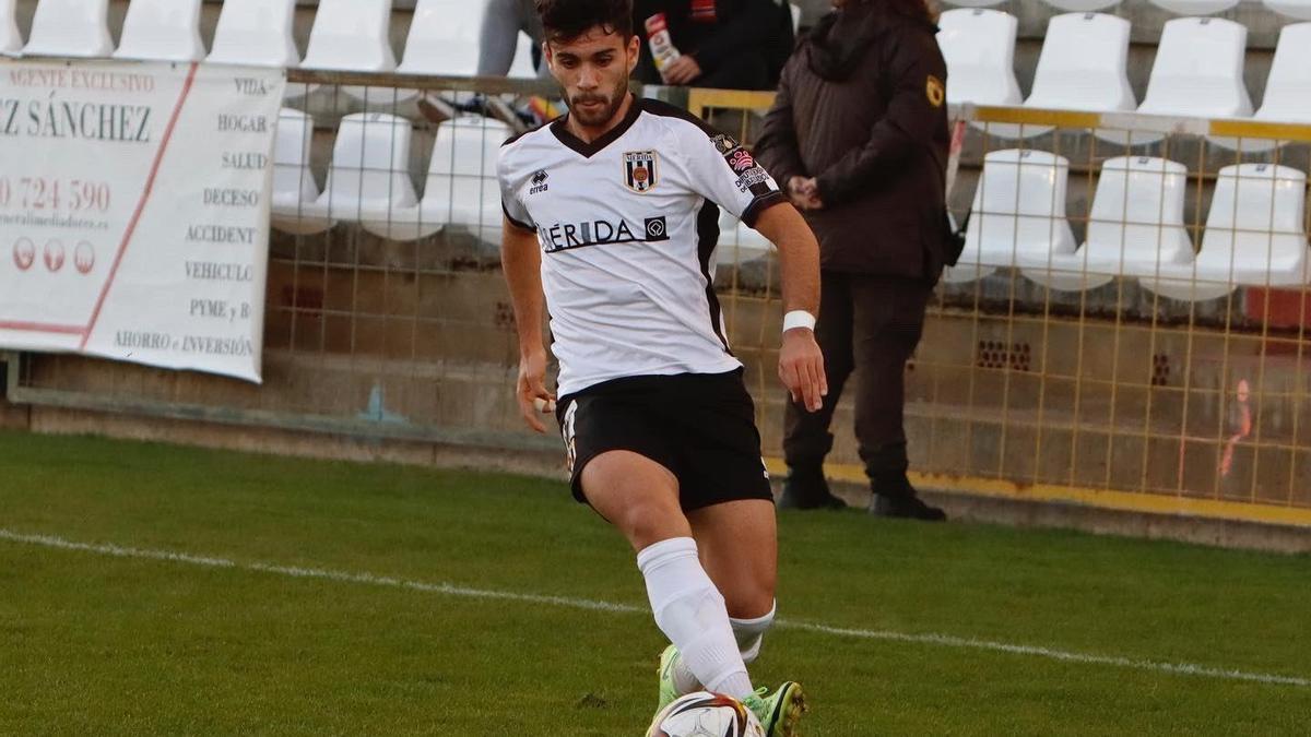 El extremo Carmelo, en un partido con el Mérida.