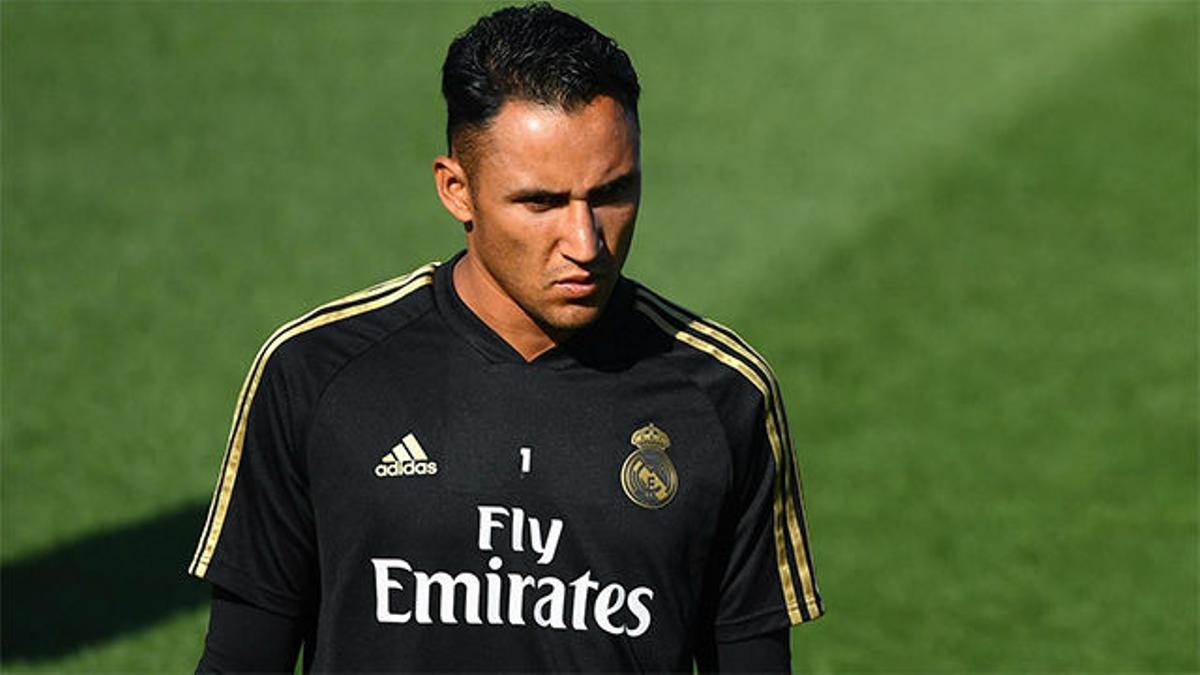 Keylor Navas entrena ajeno al PSG