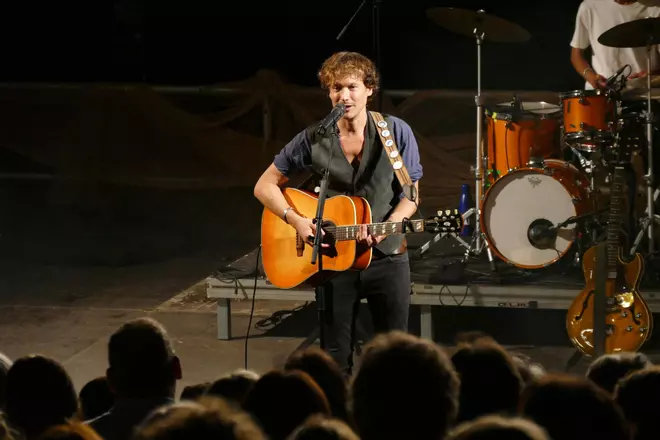 Les imatges del concert de Ramon Mirabet al Portalblau de l’Escala 2025