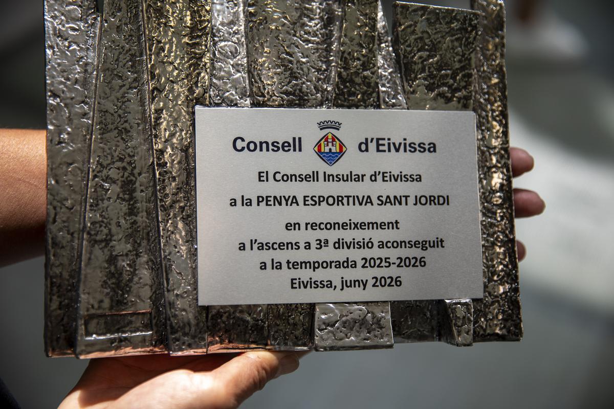 Reconocimiento del Consell de Ibiza a la PE Sant Jordi tras su ascenso a Tercera RFEF