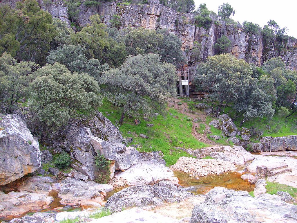 Las pinturas se encuentran dentro del Parque Natural del Valle de Alcudia y Sierra Madrona.