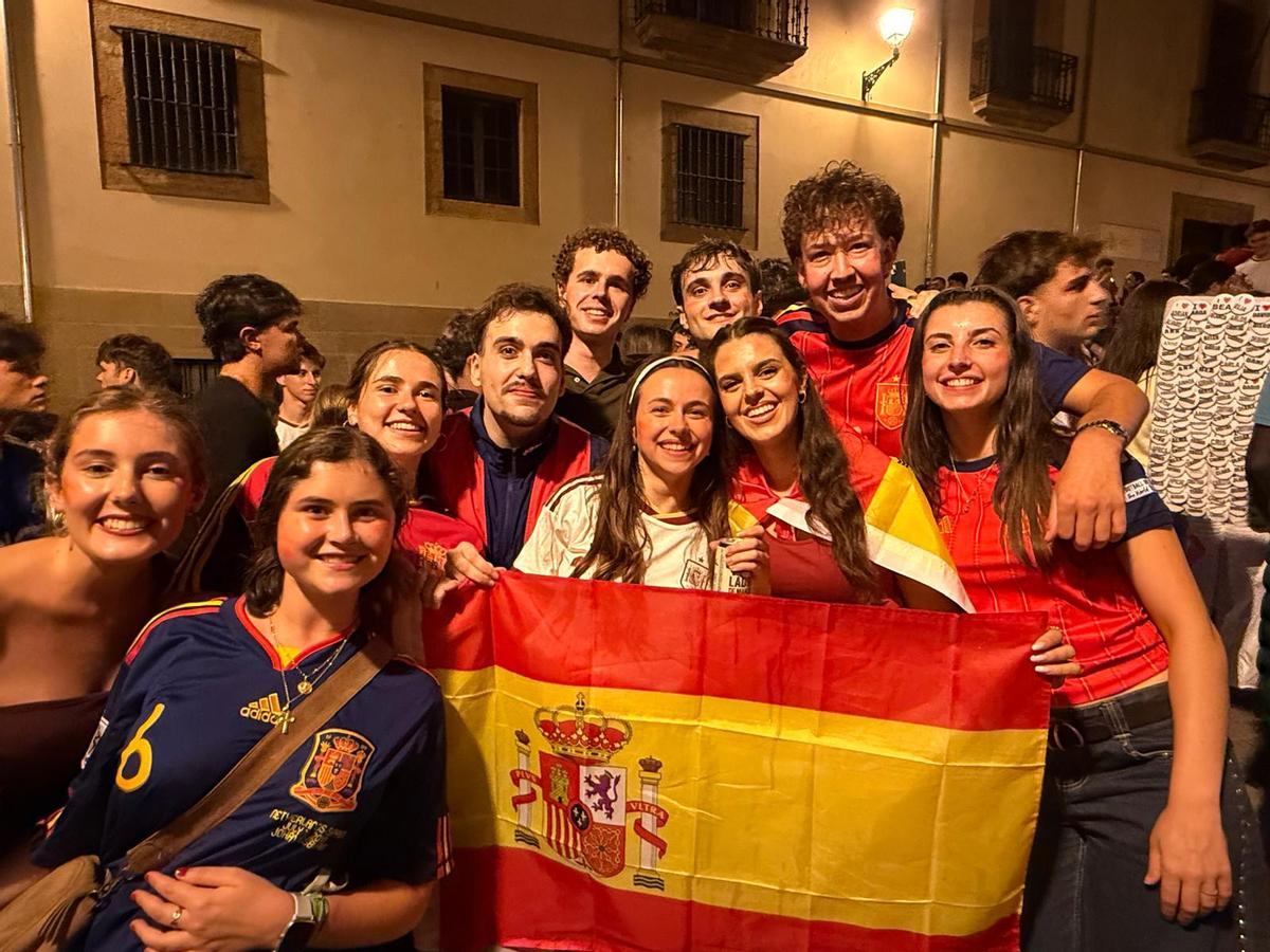 Por la izquierda, Paula Román, Lucía del Cueto, Alba Silva, Jaime Santigosa, Alfredo Flórez, Daniela allende, Alba bissière, Eduardo Muñoz, Juan Valls e Isabel Suárez.