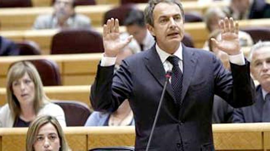 Zapatero: &quot;El Gobierno no es partidario de subir el IVA o bajar cotizaciones&quot;