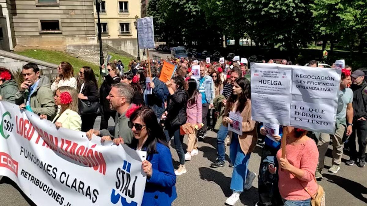Una protesta de funcionarios en Oviedo en mayo del año pasado.