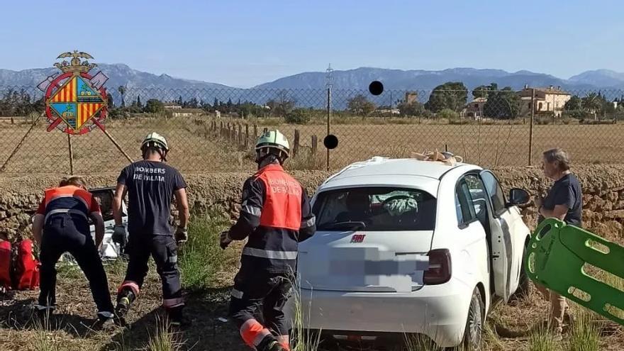 Dos heridos graves en un accidente entre dos coches en la carretera vieja de Sineu