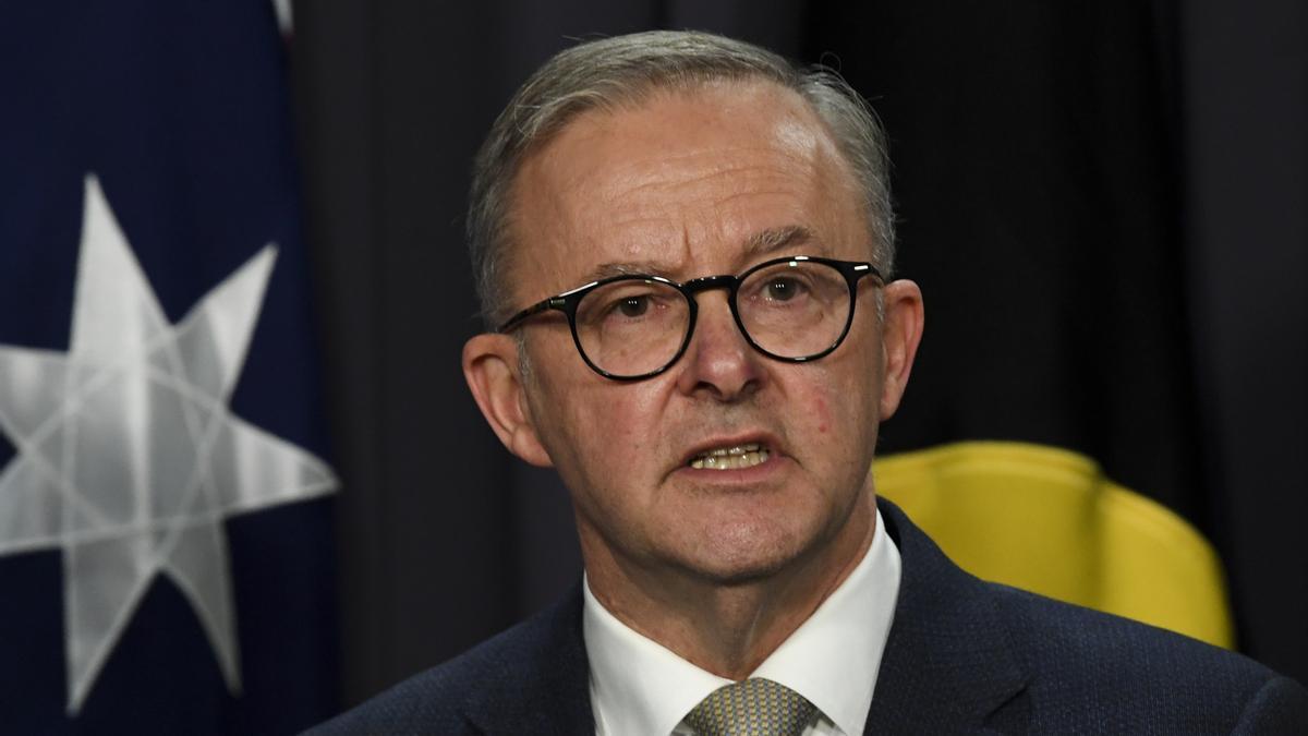 El nuevo primer ministro australiano, Anthony Albanese, en una rueda de prensa en el Parlamento de Canberra.