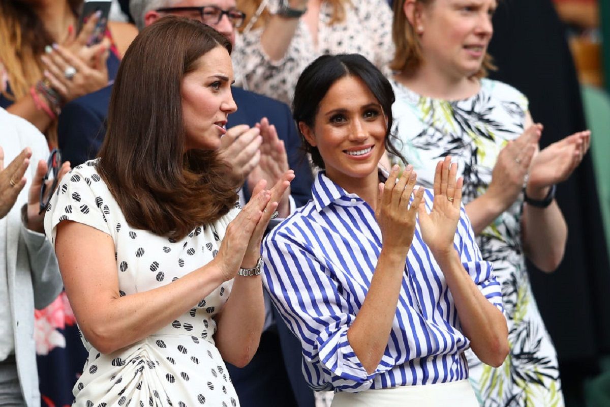 Kate Middleton y Meghan Markle juntas en las gradas viendo el tenis en la semifinal de Wimbledon 2018