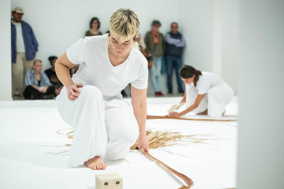 Presentación de la performance 'A ras de suelo'