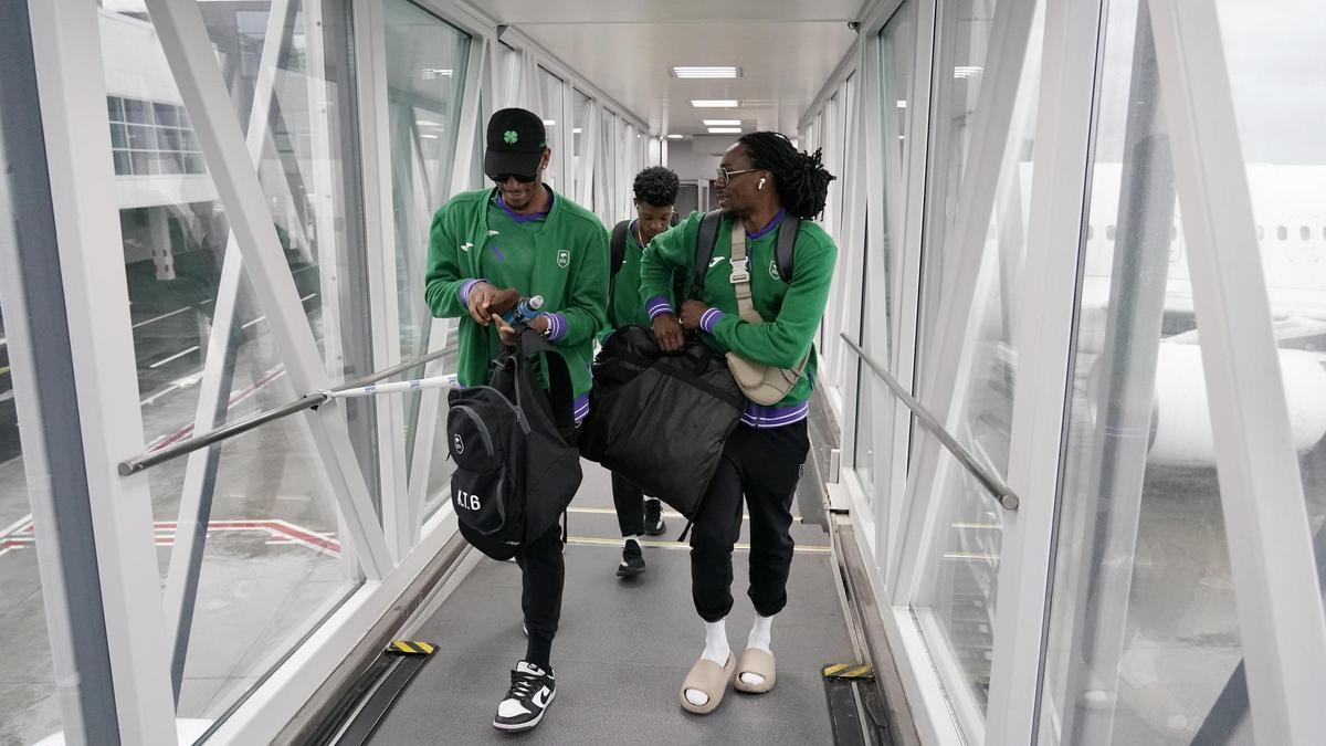 Kameron Taylor y Kendrick Perry, antes de partir hacia Belgrado.