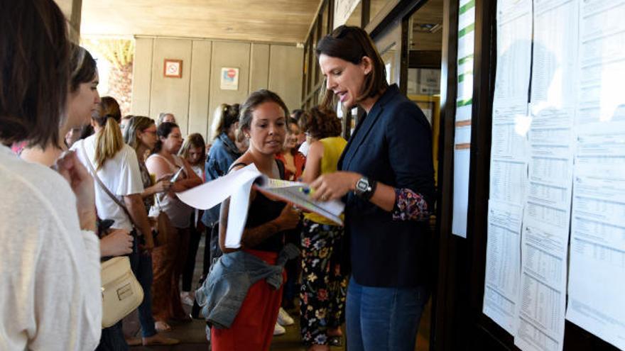 Momento previo al inicio de la prueba de oposición de maestros en La Laboral.