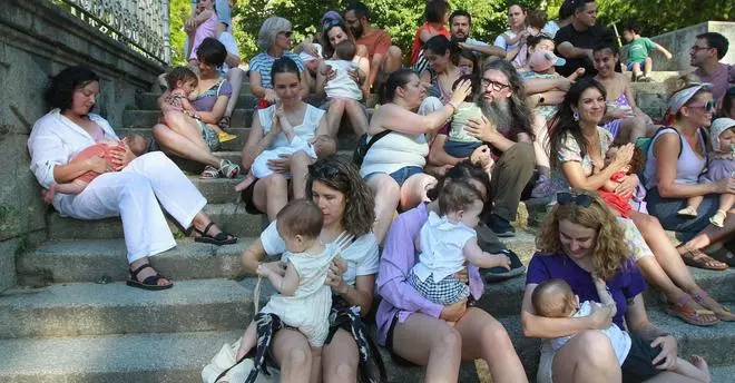 Una tetada grupal para visibilizar la lactancia materna: “Todavía no existe un apoyo real”