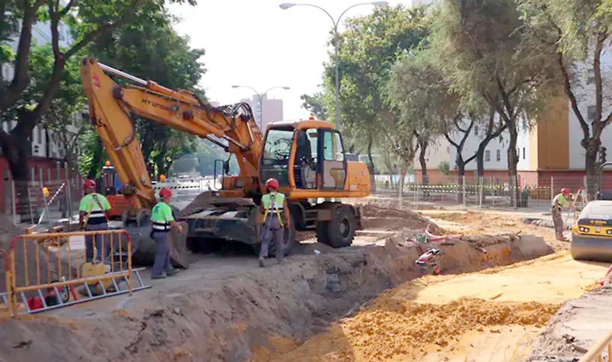 Obras de Emasesa en una imagen de archivo.
