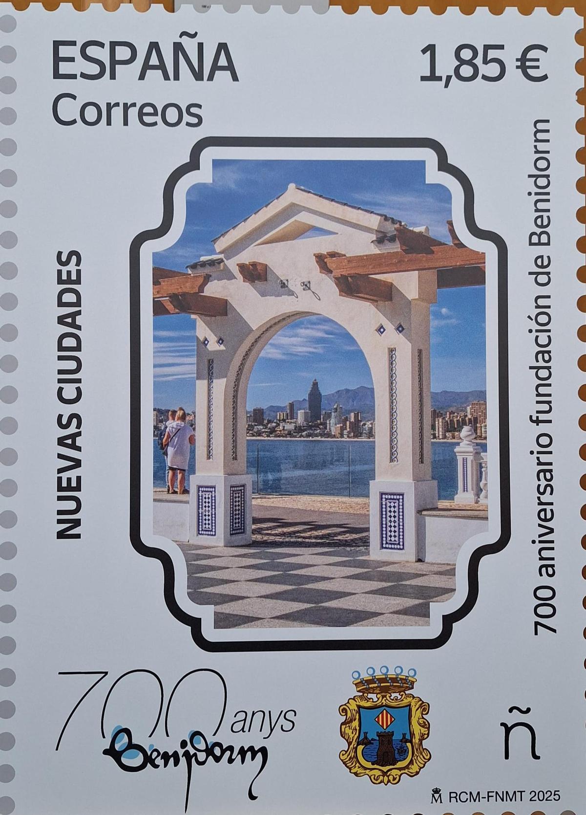 El sello de Correos dedicado a Benidorm.