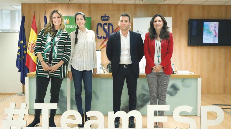 La olímpica Alejandra Quereda, junto a representantes de Iberdrola, la RFEG y el CSD en la presentación.