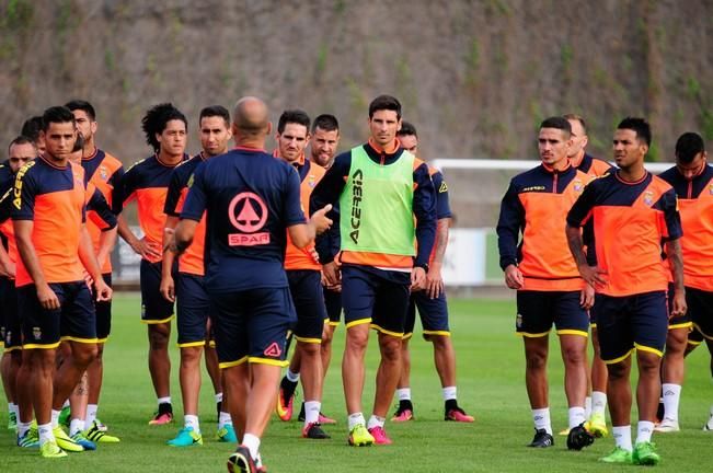 Entrenamiento de la UD Las Palmas en Barranco ...