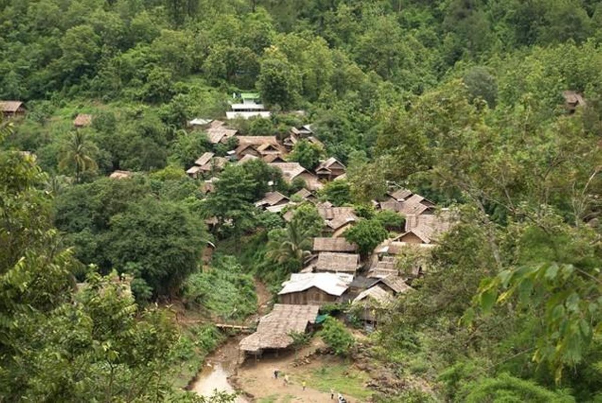 Vista de Huay Pukaen, un dels tres poblets kayans.