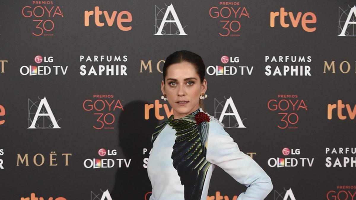 María León con vestido de Leandro Cano en los Premios Goya 2016