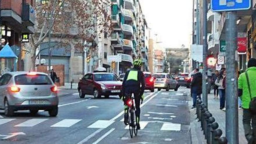 Un dels tres ciclistes que van passar de les 5 a les 6 de la tarda del 10 de gener pel carril bici